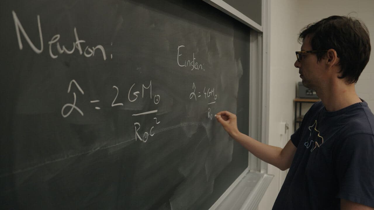 Curvare la luce - La teoria della relatività alla prova